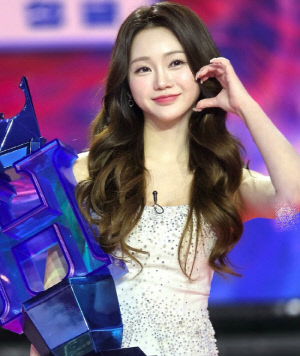 홍지윤, '현역가왕3' 우승에 또 겹경사...'더 트롯쇼' 스페셜MC 확정 [공식]