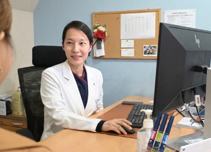 좋은문화병원 내분비내과 권은진 과장이 임신성 당뇨에 대해 설명하고 있다.