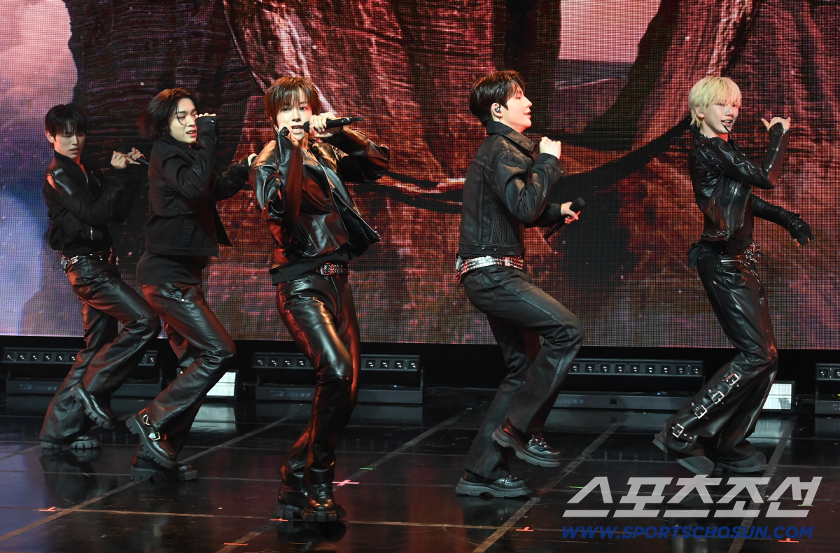 8일 서울 NOL 씨어터 합정 동양생명홀에서 열린 신인 보이그룹 KEYVITUP(키빗업. 현민·태환·세나·재인·루키아)의 미디어 쇼케이스. 키빗업이 멋진 무대를 선보이고 있다. 허상욱 기자wook@sportschosun.com/2026.04.08/