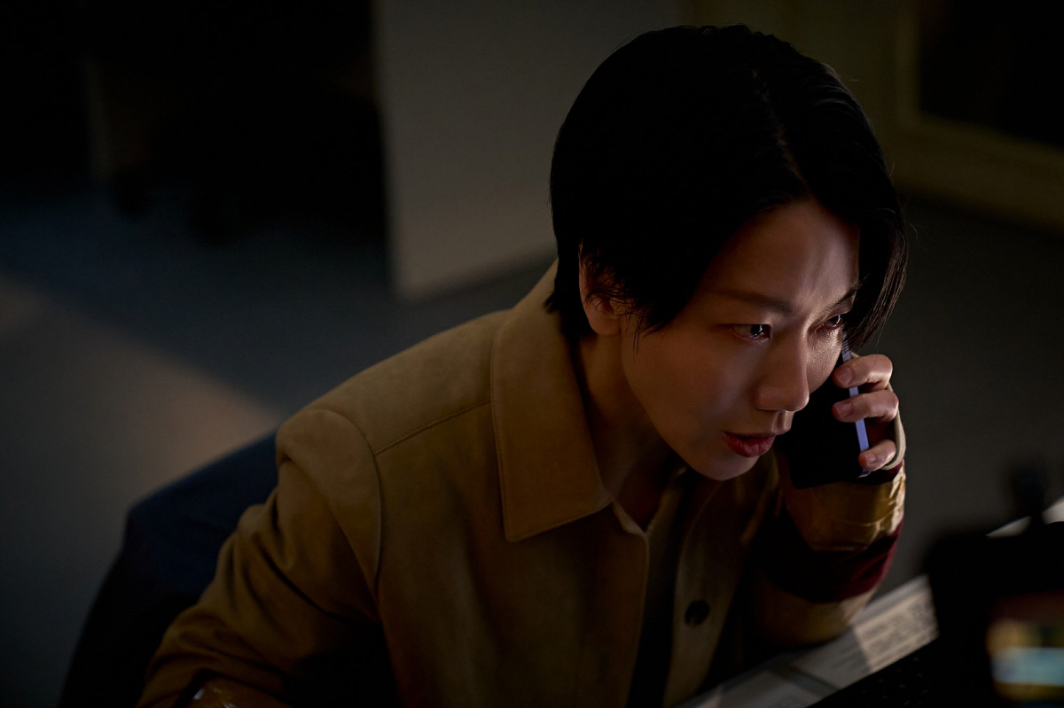 제발 연기 좀 살살해줘요..'군체' 김신록, 휠체어 타고 지창욱 등에 업히고 '고군분투'