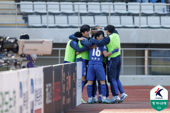 '무패이긴 한데' 과도기 중인 '정효볼', 핵심은 결국 '사이드'