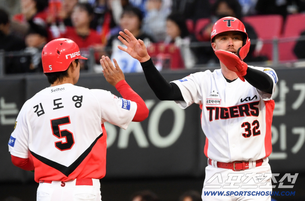 7일 광주 기아챔피언스필드에서 열린 KIA와 삼성의 경기. KIA 김도영, 데일이 득점하고 있다. 광주=박재만 기자 pjm@sportschosun.com/2026.04.07/