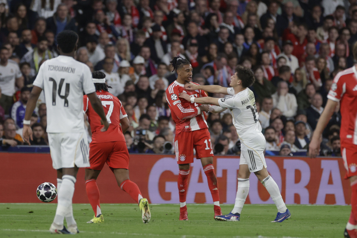 epa12874004 Real Madrid's Arda Guler (R) in action against Bayern Munich's Michael Olise during the UEFA Champions League quarter finals first leg soccer match between Real Madrid and Bayern Munich, in Madrid, Spain, 07 April 2026. EPA/JUANJO MARTIN