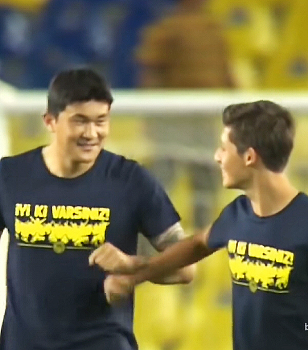 "민재형, 반가워!" '레바뮌' 동반 입성한 韓-튀르키예 '브라더', 챔스에서 감격 재회…'뜨거운 포옹→유니폼 교환' 훈훈