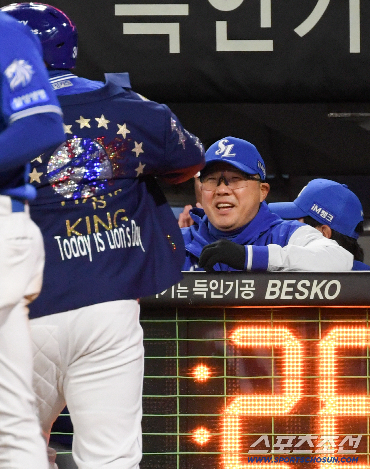 7일 광주 기아챔피언스필드에서 열린 KIA와 삼성의 경기. 9회초 무사 1,3루 삼성 최형우 스리런포가 터지자 박진만 감독이 환호하고 있다. 광주=박재만 기자 pjm@sportschosun.com/2026.04.07/