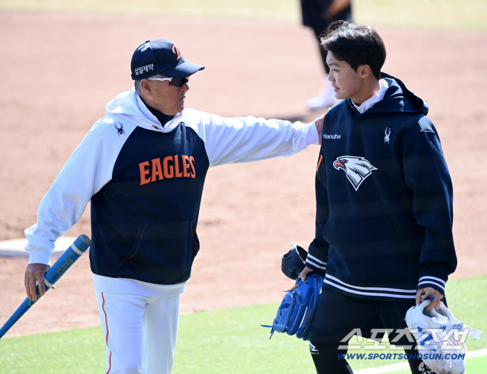 '한승혁, 김범수 없는 충격' 김경문 감독의 선언 "박상원-정우주-김서현이 필승조다" 
