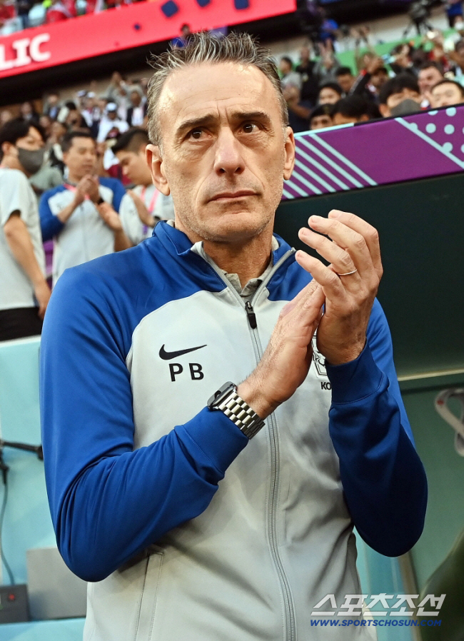 "600명 중 선두"...'韓 축구 16강' 벤투, 월드컵 깜짝 복귀! 홍명보호에 패배 후 '와르르' 무너진 가나 대표팀, 1순위 등극→"최종 결정에 달렸다"