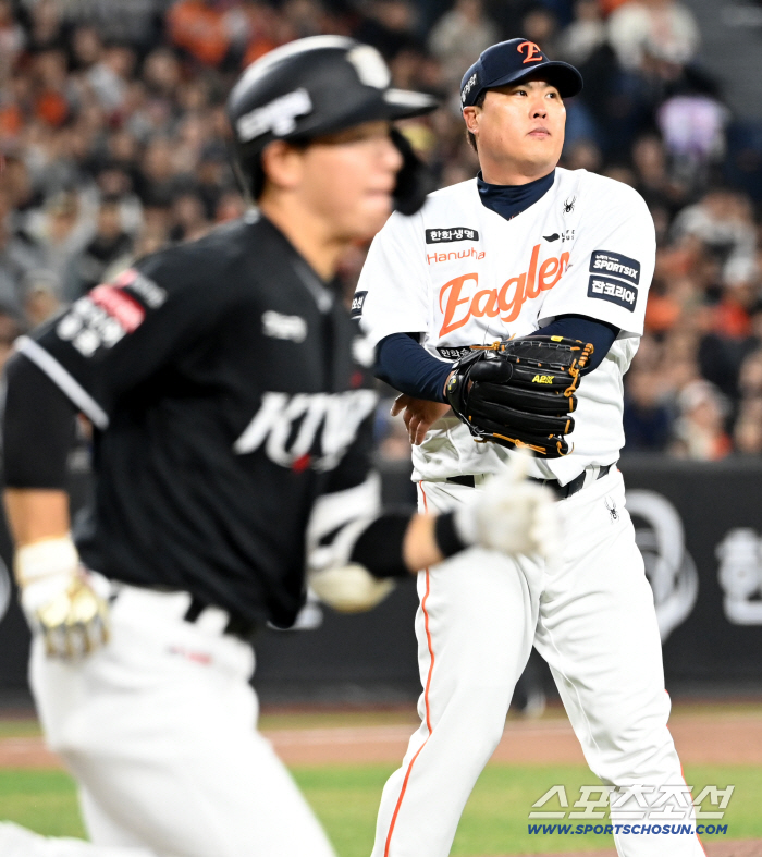 한화전, 딸 보다 어린 신인한테 반했다→ 이강철 감독 "(이)종범이만큼 빠르진 않은데.. 쟤 야구 잘하겠더라" 