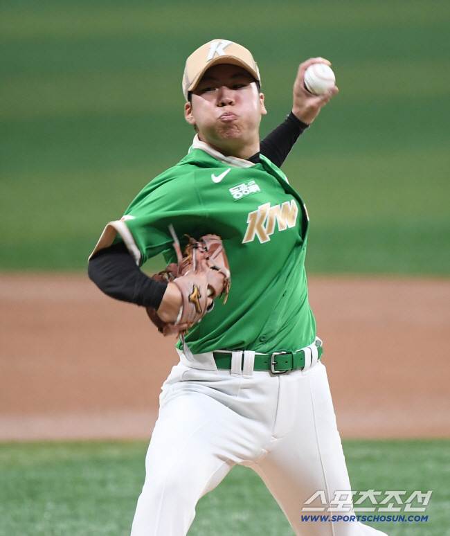 3일 서울 고척스카이돔에서 열린 롯데-키움전. 키움 선발투수 정세영이 투구하고 있다. 고척=정재근 기자 cjg@sportschosun.com/2025.8.3/
