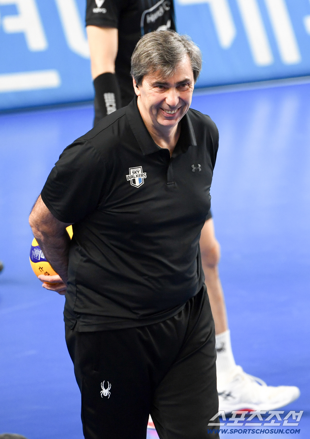 6일 천안 유관순체육관에서 열린 V리그 챔피언결정전 현대캐피탈과 대한항공의 경기. 현대캐피탈 필립 블랑 감독이 경기를 준비하고 있다. 천안=박재만 기자 pjm@sportschosun.com/2026.04.06/