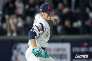 부산의 영웅이 탄생했다! → 김태형 감독 극찬 세례 "김진욱, 에이스급" [부산 현장]