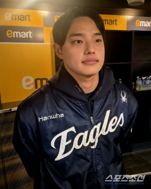 '대전 왕자' 문동주는 왜, 첫 승에도 전혀 웃지 않았나 