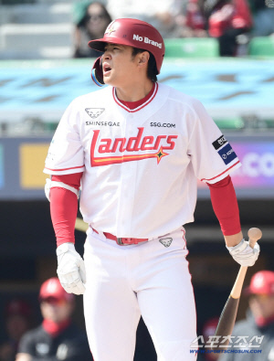 47타석 안타 3개, 타점 5개 뿐인 4번타자 김재환...이숭용 감독 믿음은 언제까지 [인천 현장]