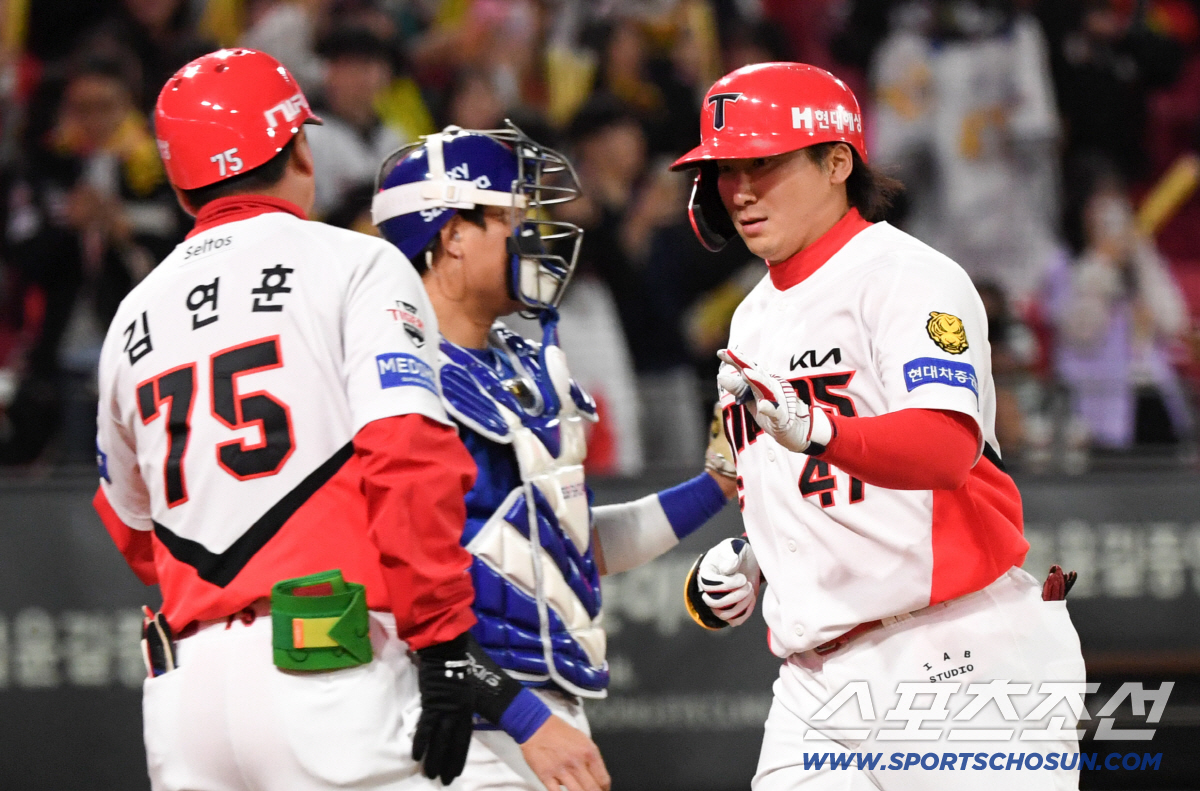 8일 광주 기아챔피언스필드에서 열린 KIA와 삼성의 경기. 3회말 1사 1루 KIA 나성범이 투런포를 날린 뒤 환호하고 있다. 광주=박재만 기자 pjm@sportschosun.com/2026.04.08/