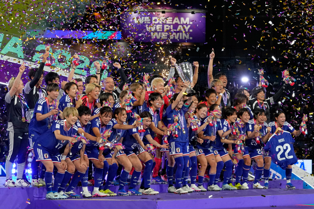 The Japanese team celebrate with the trophy after winning the Women's Asian Cup soccer final between Japan and Australia in Sydney, Saturday, March 21, 2026. (AP Photo/Rick Rycroft)