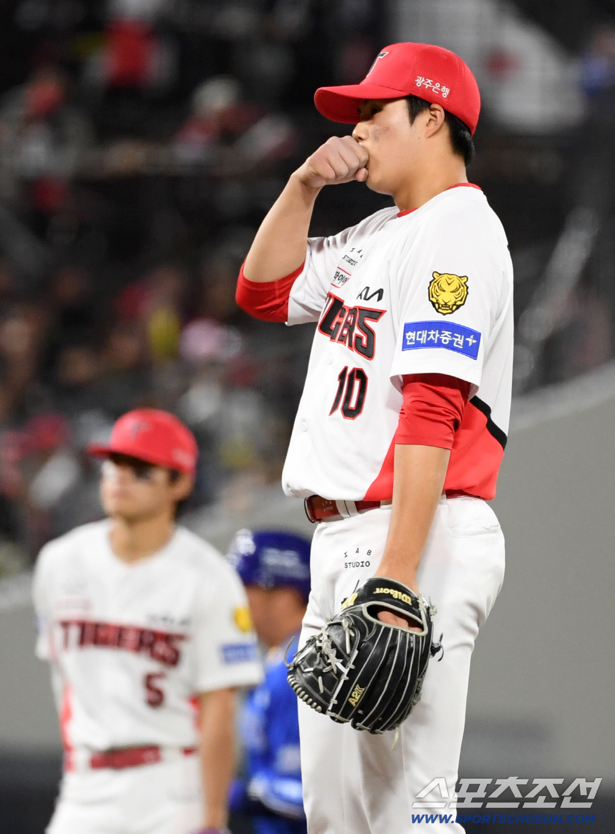 8일 광주 기아챔피언스필드에서 열린 KIA와 삼성의 경기. 4회초 1사 1루 삼성 최형우에게 투런포를 허용한 KIA 김태형이 자책하고 있다. 광주=박재만 기자 pjm@sportschosun.com/2026.04.08/