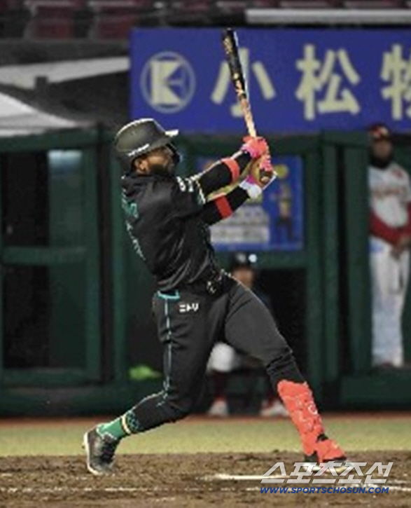 카스트로는 올 시즌 2안타를 쳤는데 모두 1점 홈런이다. 사진캡처=니혼햄 파이터스 SNS