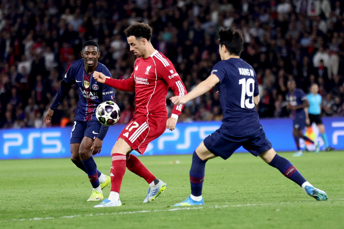 epa12876289 Ousmane Dembele (L) and Kang-in Lee of PSG in action against Curtis Jones (C) of Liverpool during the UEFA Champions League quarter-finals, 1st leg match between Paris Saint-Germain FC and Liverpool FC in Paris, France, 08 April 2026. EPA/TERESA SUAREZ