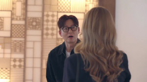 이정진, 10살 연하 ♥박해리와 결별하더니...'금발 미녀'와 파격 소개팅