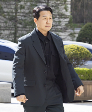 박성웅, ‘임성근 위증’ 증인 법정 출석 “‘우리 사단장’ 이라며 포옹”