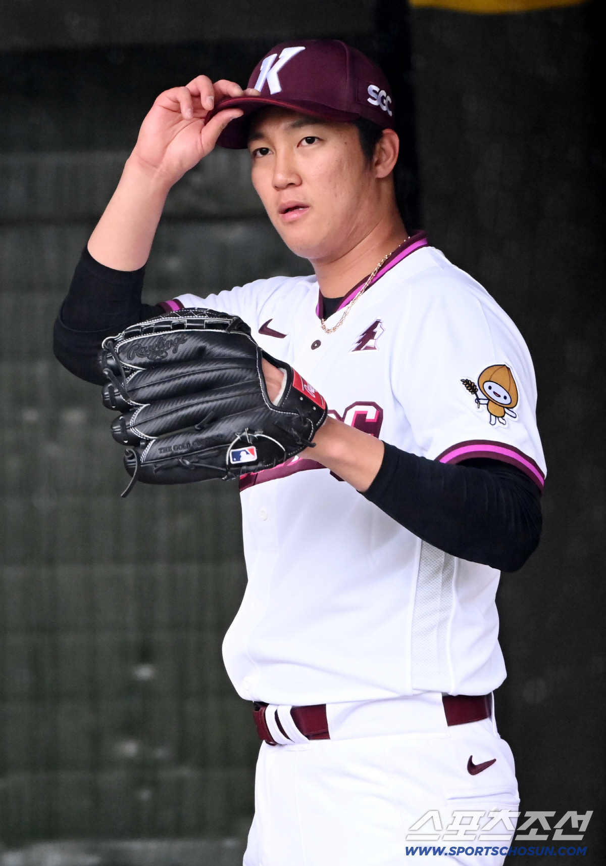 9일 고양히어로즈파크에서 열릴 예정이던 고양과 한화의 퓨쳐스리그 경기가 우천으로 취소됐다. 이날 경기 선발 등판 예정이던 안우진이 불펜피칭을 소화했다. 불펜에서 힘차게 공을 던지는 안우진의 모습. 고양=허상욱 기자 wook@sportschosun.com/2026.04.09/