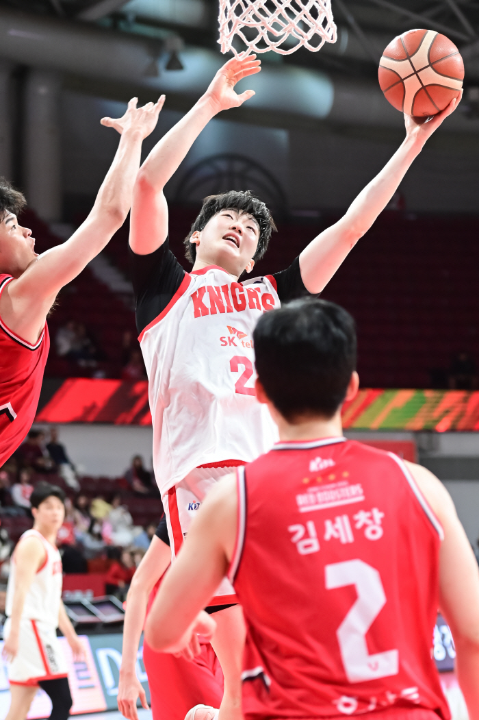 13.5초 자유투 헌납→자유투 에어볼 대응. SK-정관장 고의패배 논란. 양팀 입장 "고의패배 의도 없다" vs 복수 관계자 "누가 봐도 이상한 경기"