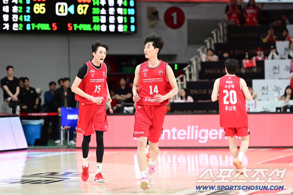 13.5초 자유투 헌납→자유투 에어볼 대응. SK-정관장 고의패배 논란. 양팀 입장 "고의패배 의도 없다" vs 복수 관계자 "누가 봐도 이상한 경기"