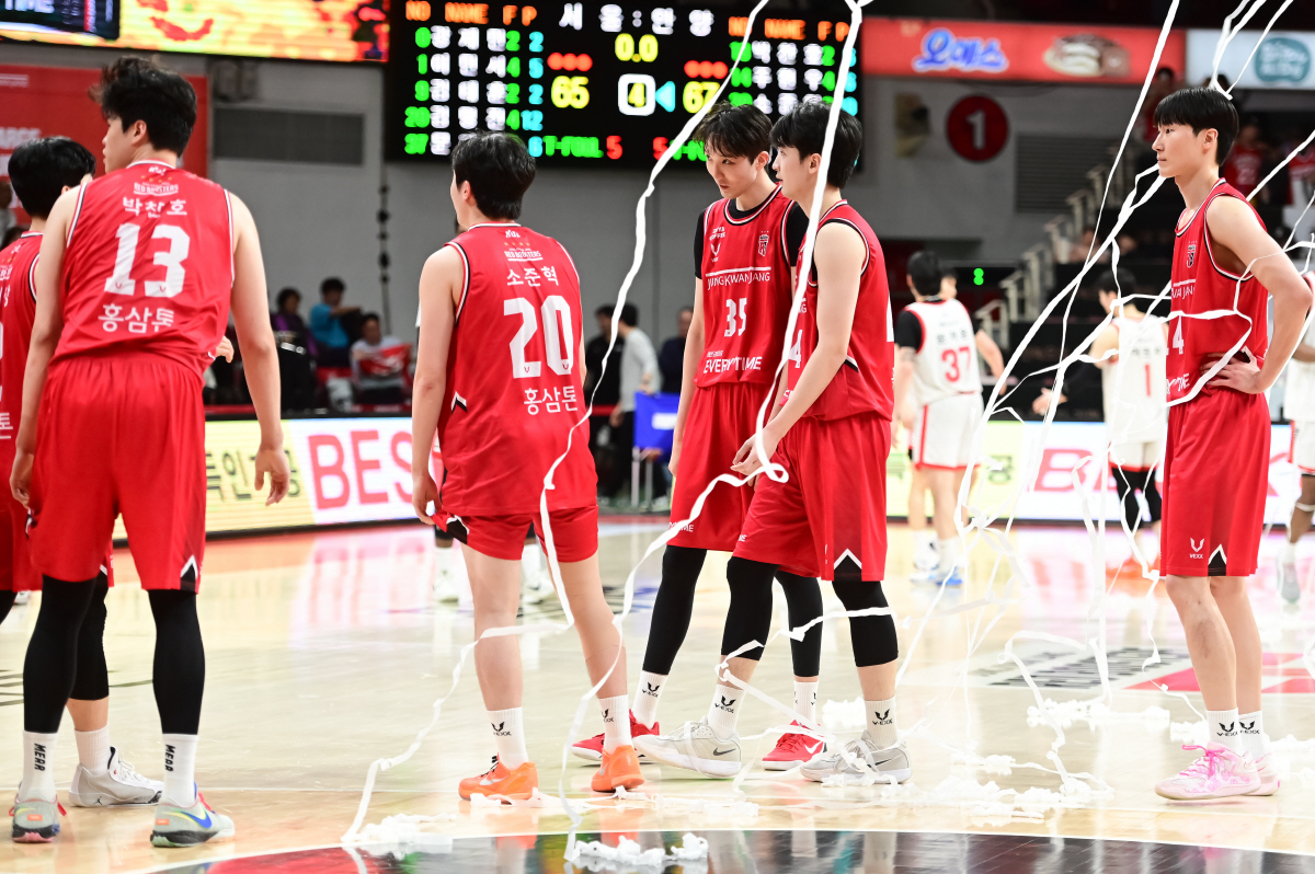 논란 초래한 SK의 극적인 패배에 쏟아진 농구계 반응은?…'PO대진 추첨제로 바꾸자' 대안도 눈길