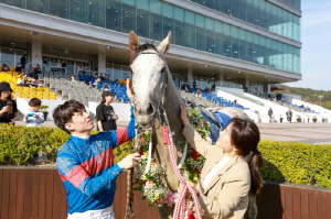 [경마] '루나'의 환생… '클리어리위너' 막판 대역전극으로 루나Stakes 우승