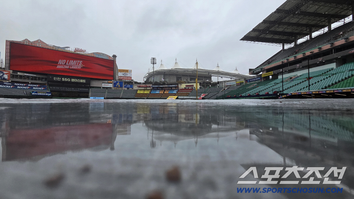 9일 인천 SSG랜더스필드에서 열리는 SSG와 한화의 경기. 비가 내리고 있는 랜더스필드. 인천=송정헌 기자 songs@sportschosun.com/2026.04.09/