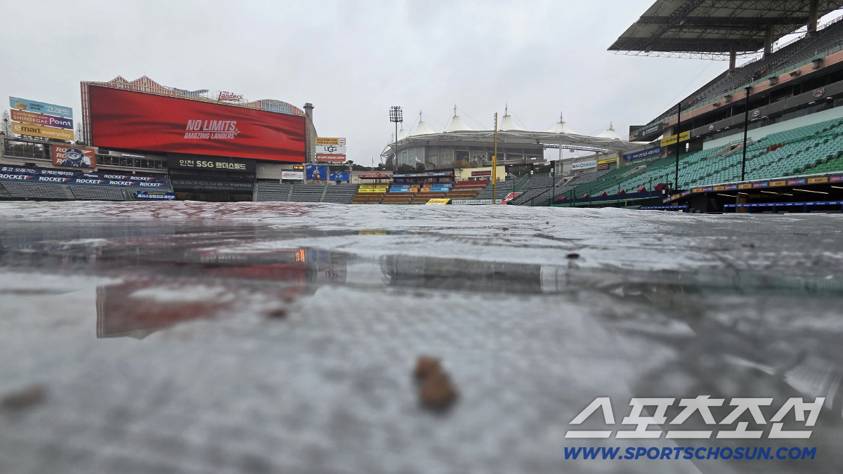 9일 인천 SSG랜더스필드에서 열리는 SSG와 한화의 경기. 비가 내리고 있는 랜더스필드. 인천=송정헌 기자 songs@sportschosun.com/2026.04.09/