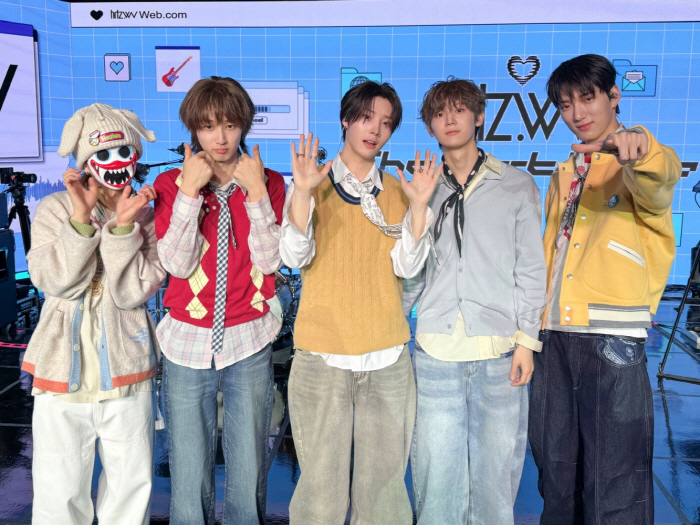 하츠웨이브, '첫 파동' 터졌다…데뷔 앨범부터 전곡 차트인