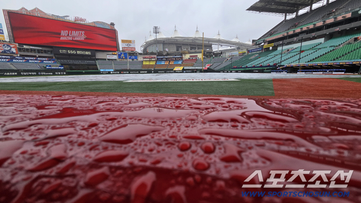 9일 인천 SSG랜더스필드에서 열리는 SSG와 한화의 경기. 비가 내리고 있는 랜더스필드. 인천=송정헌 기자 songs@sportschosun.com/2026.04.09/