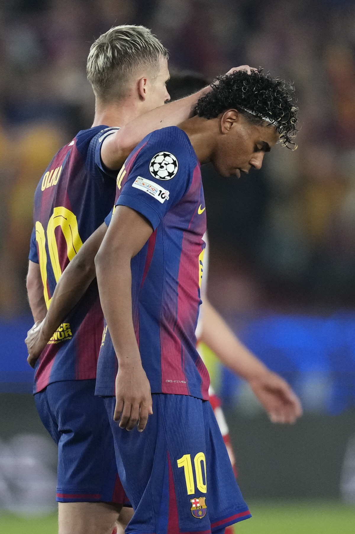 이럴 수가! 바르샤팬, 아틀레티코 선수단 버스 급습→창문 파손...두 달만에 같은 사건 발생에 스페인은 '대충격'