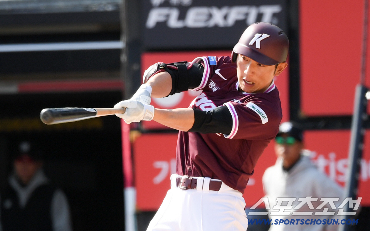 19일 수원KT위즈파크에서 열린 KBO리그 KT 위즈와 키움 히어로즈의 시범경기. 키움 서건창이 타격을 하고 있다. 수원=박재만 기자 pjm@sportschosun.com/2026.03.19/