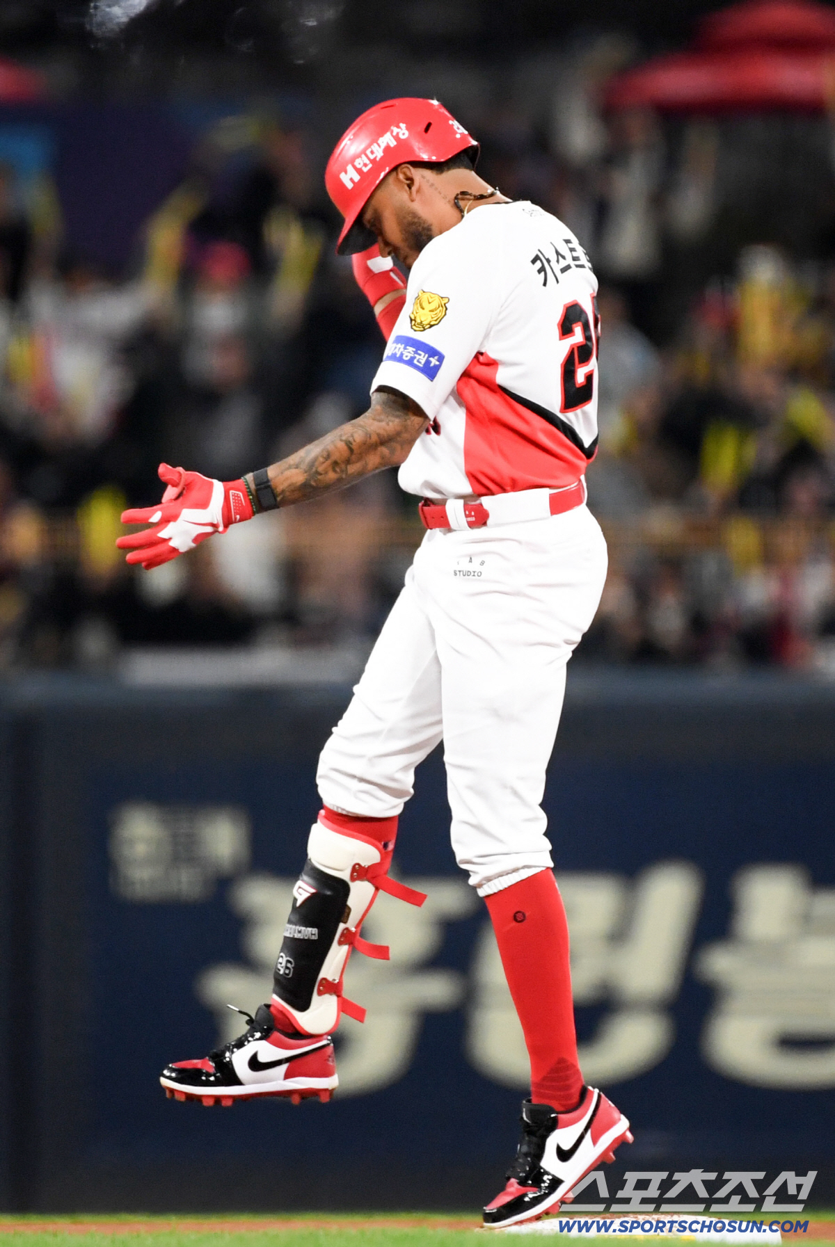 두 번째 타석은 싹쓸이 적시타 카스트로는 환호했다.