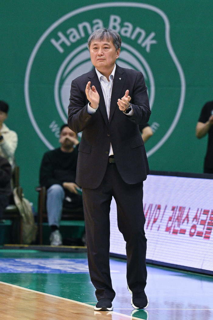 [현장인터뷰] 1차전 승리에도 분노한 이상범 감독 작심 발언 "4강에 만족할 생각인가? 모두 정신차려야"