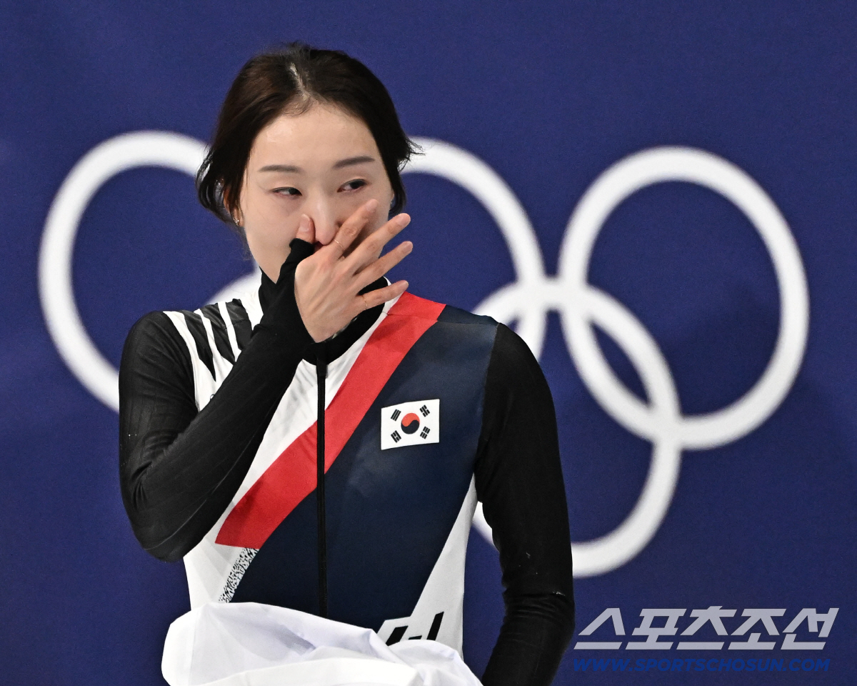 21일(한국시간) 이탈리아 밀라노 스피드스케이팅 아레나에서 열린 밀라노동계올림픽 쇼트트랙 여자 1500m 결승전. 경기를 마치고 눈물 흘리는 최민정. 밀라노(이탈리아)=송정헌 기자 songs@sportschosun.com/2026.02.21/