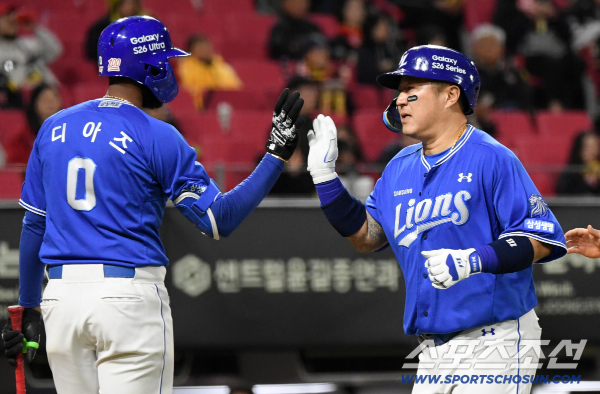 8일 광주 기아챔피언스필드에서 열린 KIA와 삼성의 경기. 4회초 1사 1루 삼성 최형우가 투런포를 날린 뒤 환호하고 있다. 광주=박재만 기자 pjm@sportschosun.com/2026.04.08/