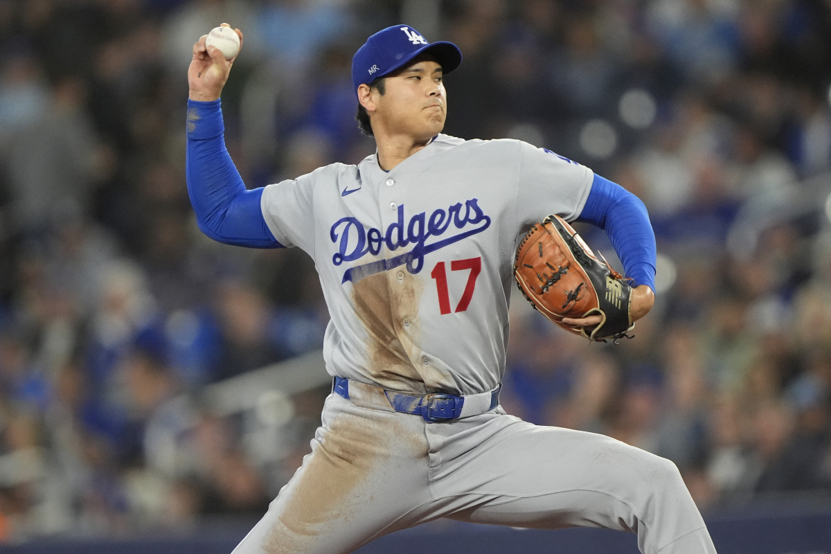 Apr 8, 2026; Toronto, Ontario, CAN; Los Angeles Dodgers starting pitcher Shohei Ohtani (17) pitches to the Toronto Blue Jays during the first inning at Rogers Centre. Mandatory Credit: John E. Sokolowski-Imagn Images
