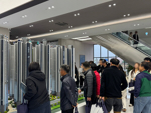 ‘옥정중앙역 디에트르’ 견본주택 개관, 주말에도 인파 북적