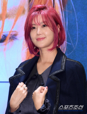 솔비, 무대 중 날아온 비보..