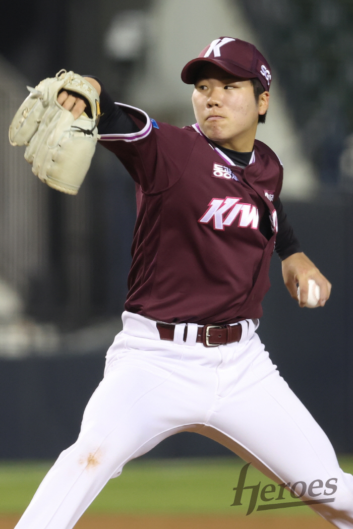 'ERA 10.29' 정세영, 한 번 더 선발 기회 잡았다…"실점해도 도망가지 않는 피칭" 호평 속 재도전