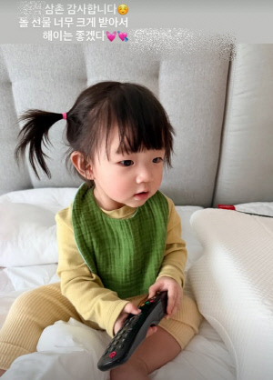 손담비 딸 선물, 이게 얼마야...순금반지 돈봉투 명품 '충격 스케일'