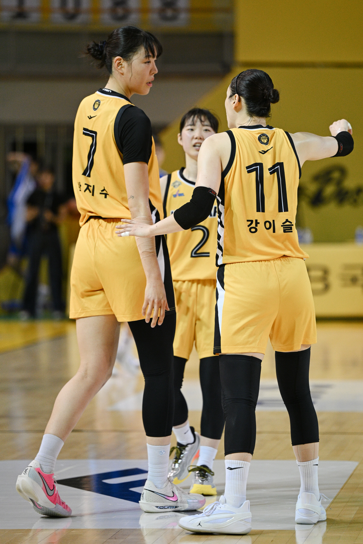 또 다시 46득점 합작한 '허강박 트리오' 앞세운 KB스타즈, 챔프전 진출까지 단 1승 남았다