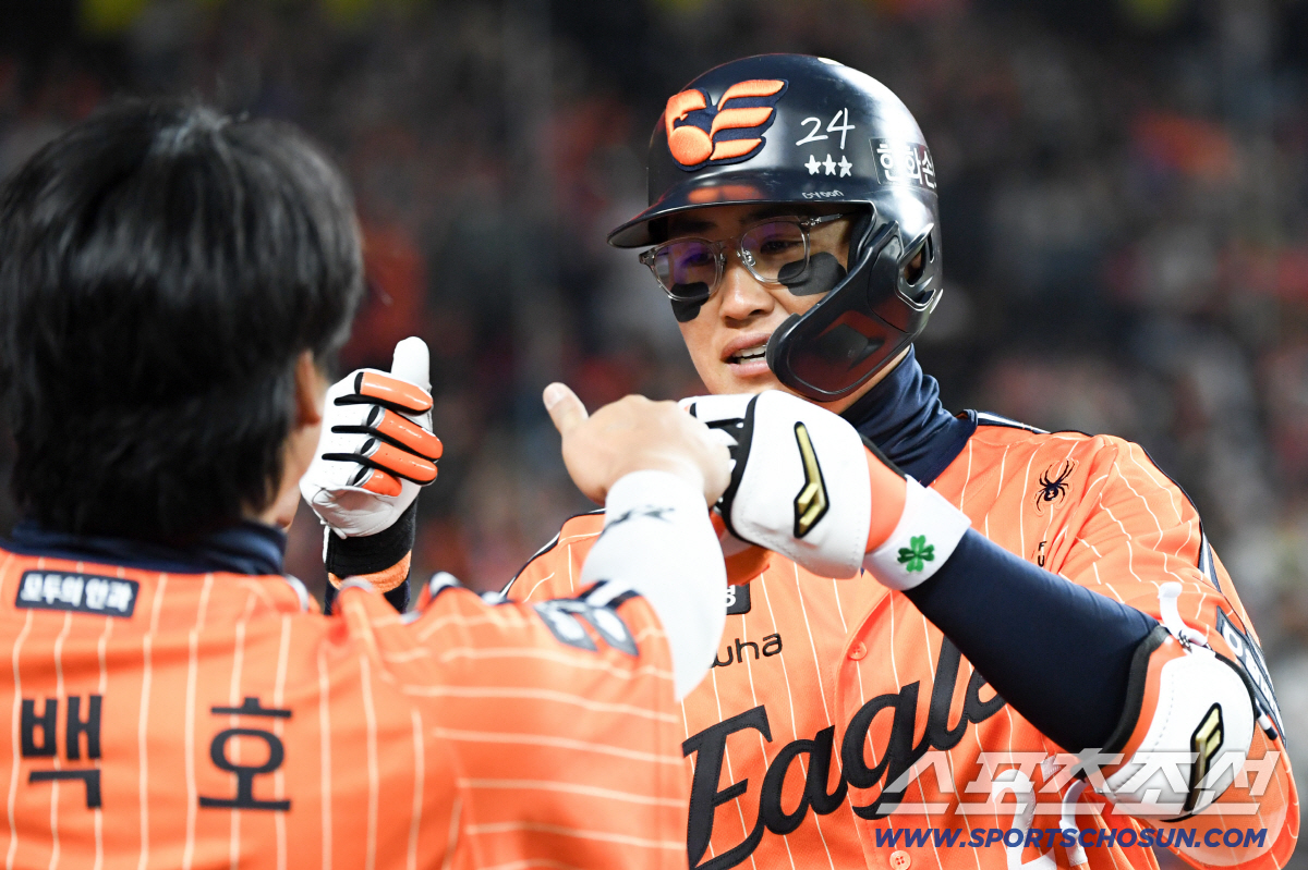 10일 대전 한화생명볼파크에서 열린 한화와 KIA의 경기. 2회말 한화 채은성이 솔로포를 날린 뒤 환호하고 있다. 대전=박재만 기자 pjm@sportschosun.com/2026.04.10/