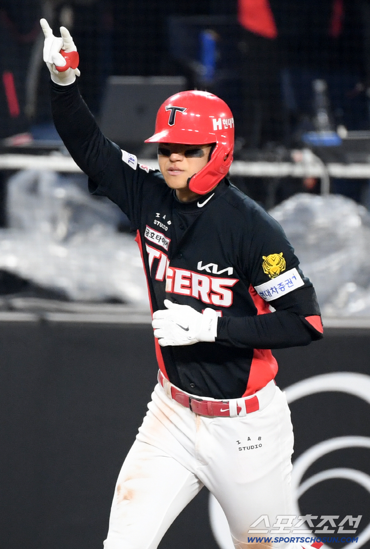 10일 대전 한화생명볼파크에서 열린 한화와 KIA의 경기. 8회초 1사 KIA 김도영이 솔로포를 날린 뒤 환호하고 있다. 대전=박재만 기자 pjm@sportschosun.com/2026.04.10/