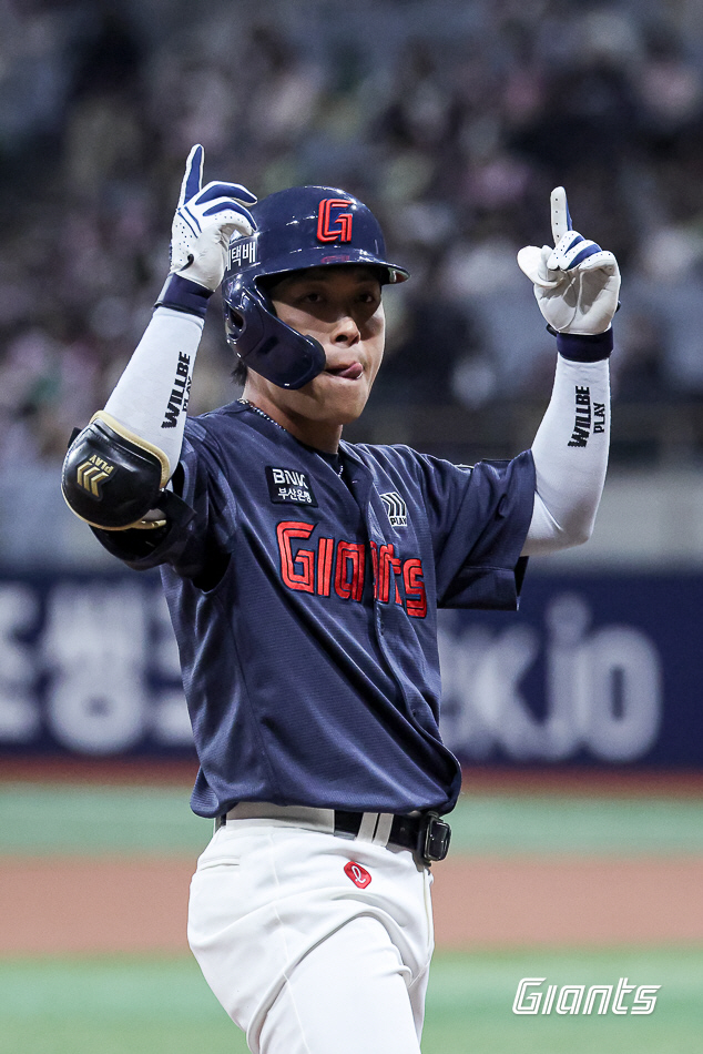 공격 선봉장 '리드오프'의 진가→2연승 질주, 롯데 진격 이끄는 '돌격대장' 황성빈의 진심