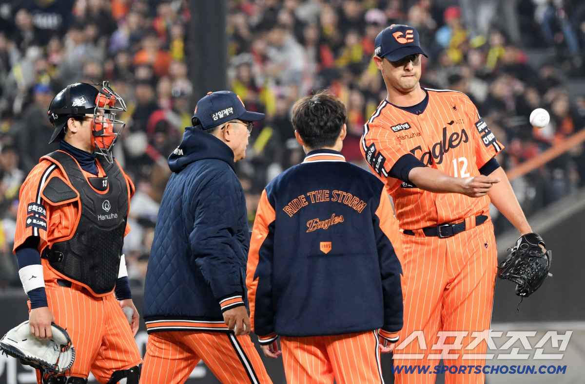 5이닝 4실점 3자책에 만족해야 했던 선발 에르난데스.