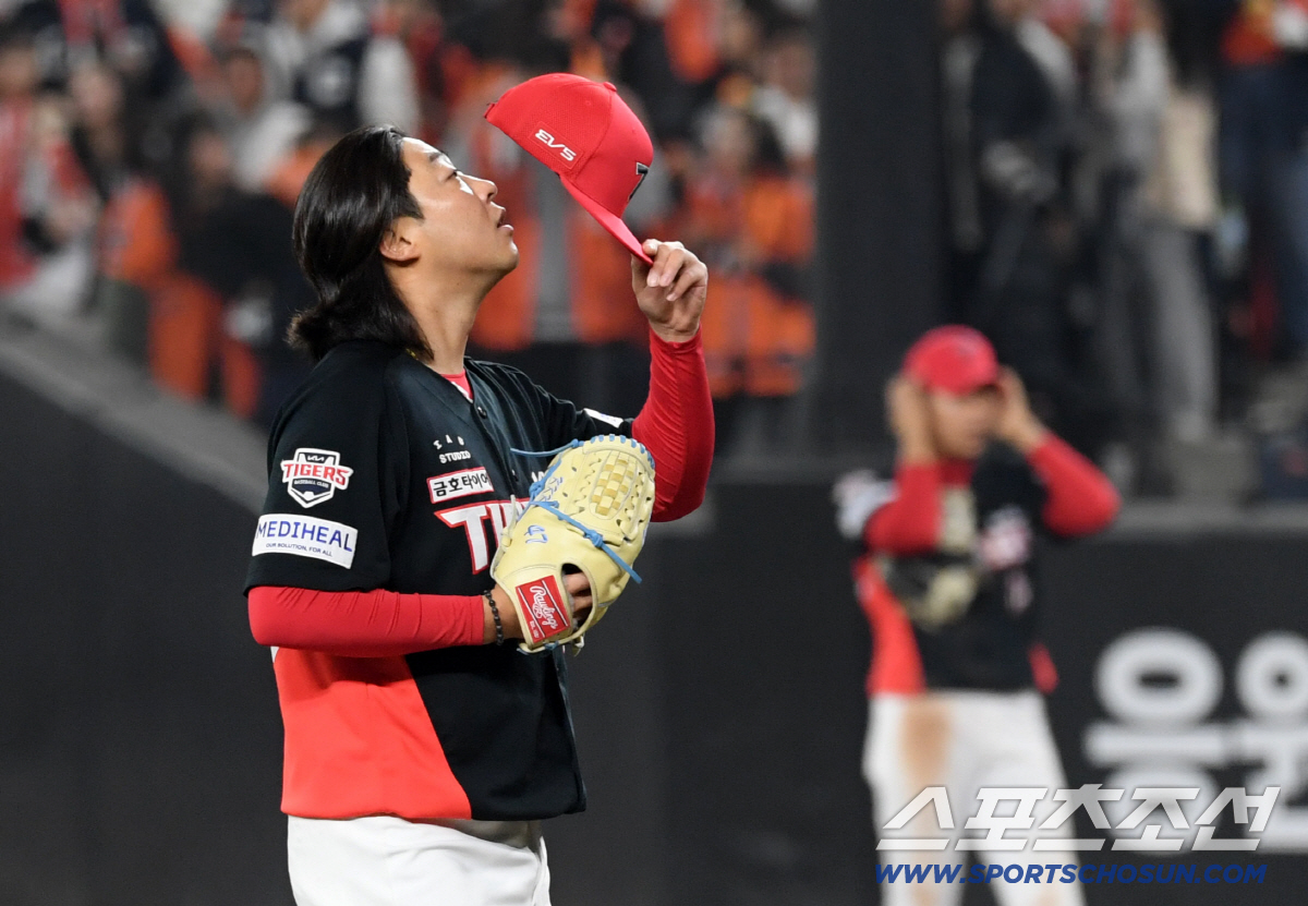 큰 거 한방이면 동점, 김범수는 크게 심호흡을 한 뒤 타자와 승부를 준비했다.